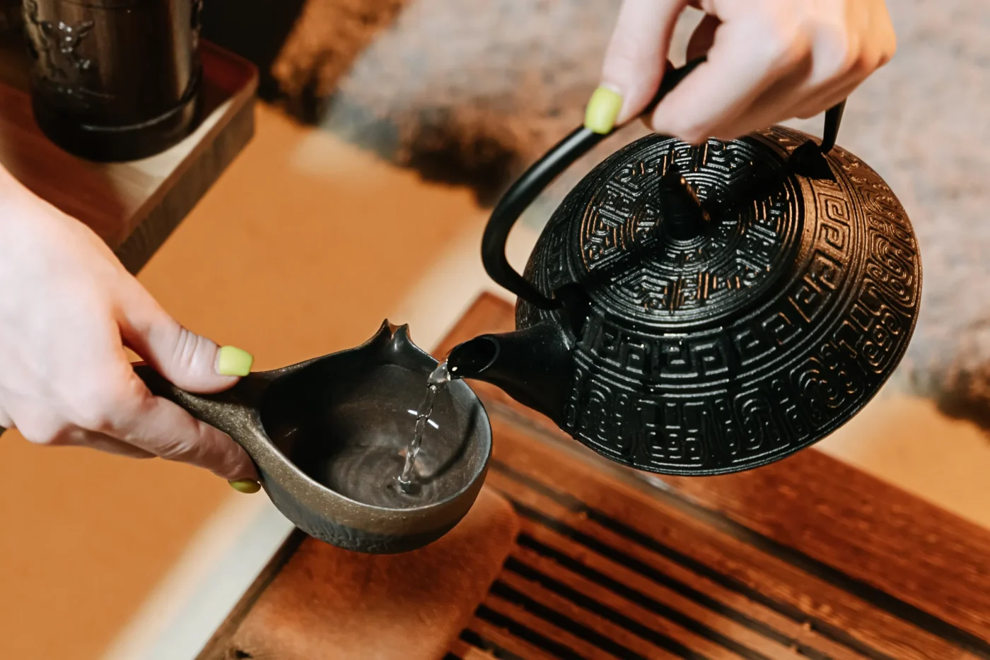 How to Mix and Refresh Your Vase Water